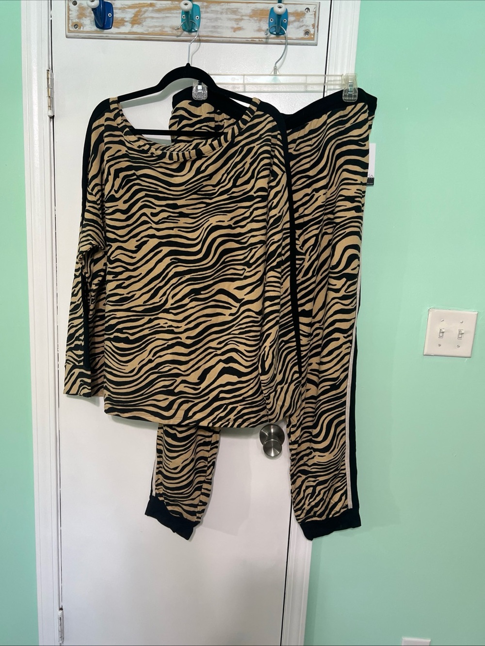 Zebra Print Two-Piece Loungewear Set in Beige & Black By Sophia Vergara Size 2X